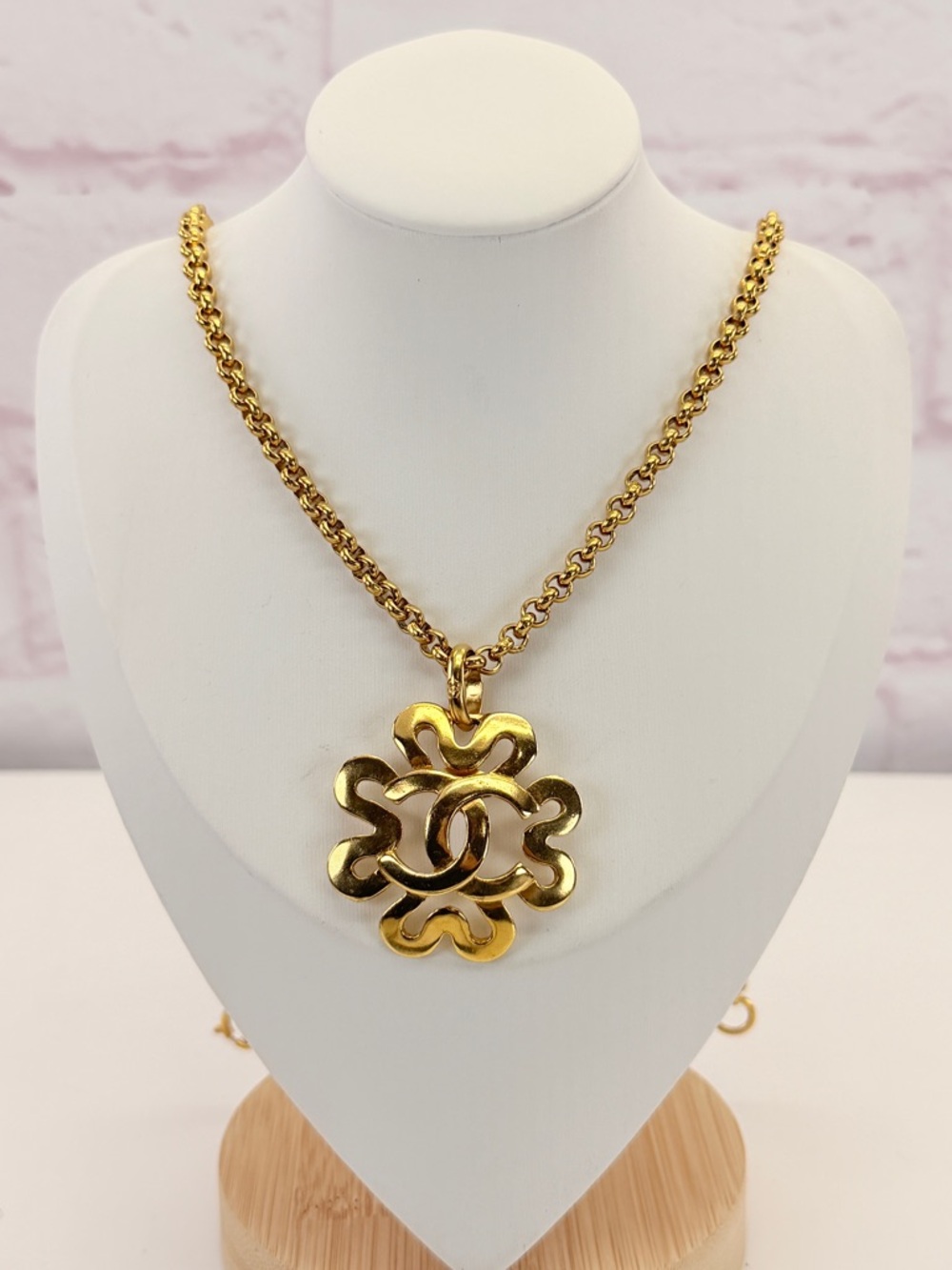 CHANEL Lucky Clover 1995 CC Gold Interlock Pendant Necklace